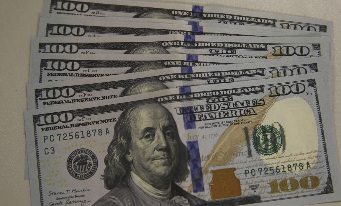 Dólar encosta em R$ 5,10 com tarifaço e tensão global