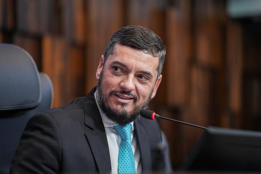 Moraes nega pedido de julgamento presencial de Rodrigo Bacellar