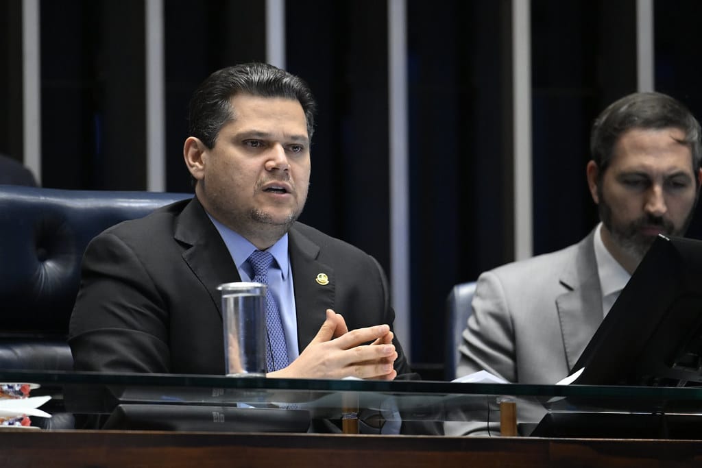 Congresso entra em recesso e deixa PEC do 6×1 para o segundo semestre