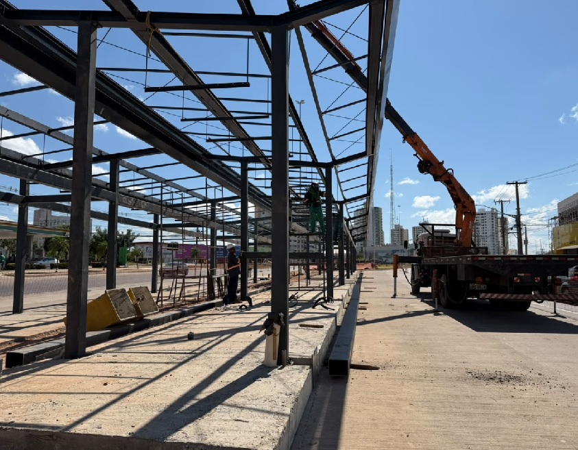 Estruturas das estações do BRT começam a ser instaladas