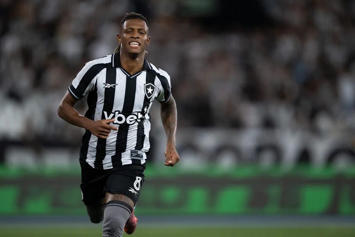 Botafogo direciona Danilo para mercado europeu