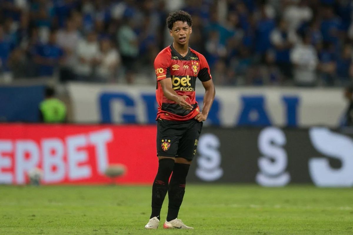Flamengo volta os olhos para Zé Lucas, joia do Sport