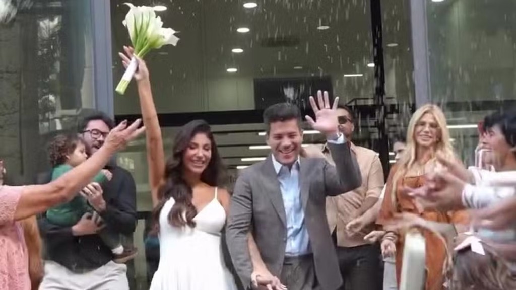 Arthur Aguiar e Jheny Santucci oficializam união com festa intimista: ‘Enfim casados’