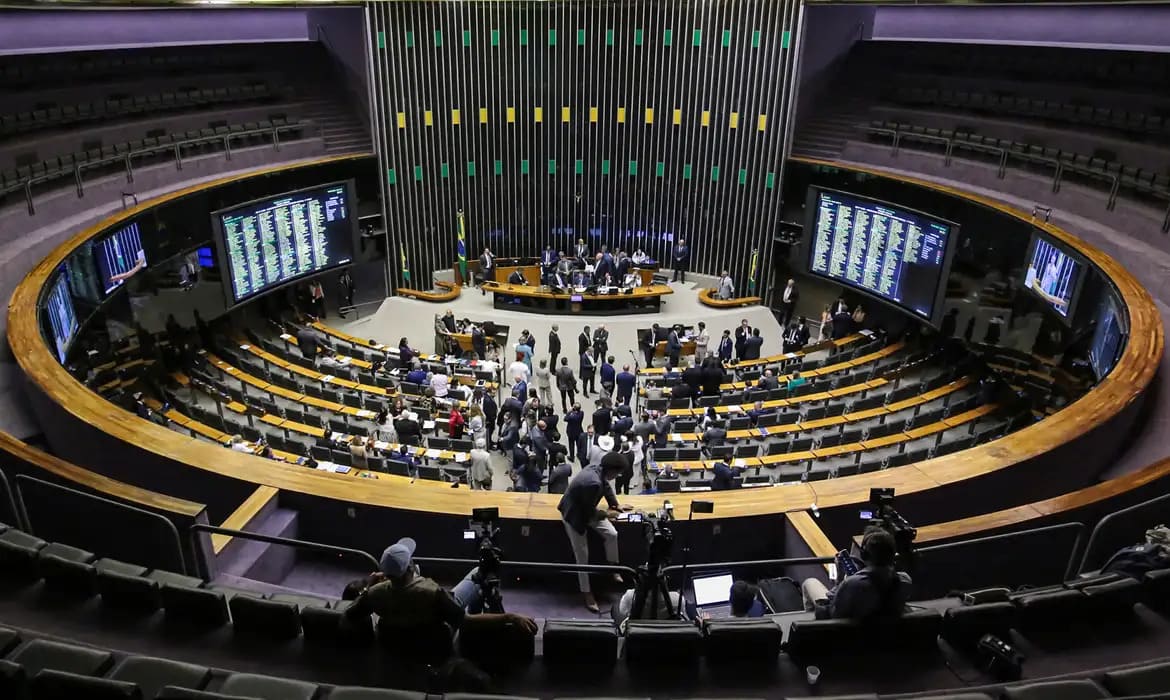 Oposição quer derrubar decretos de Lula sobre big techs