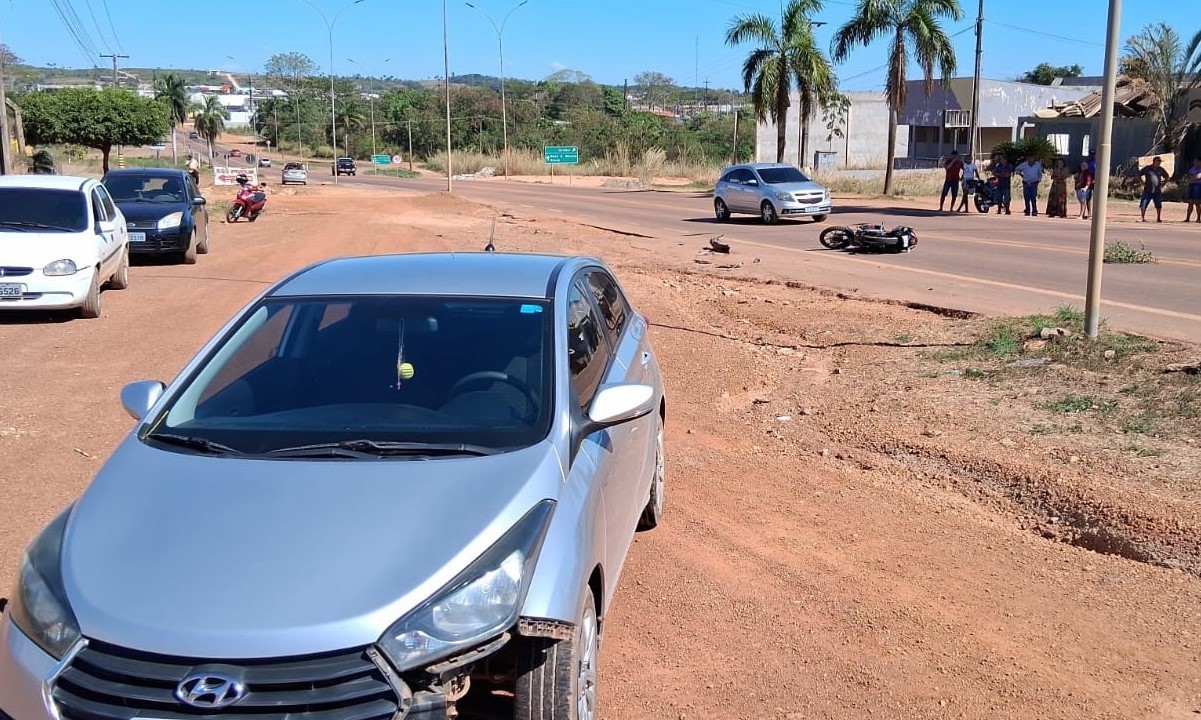 Motociclista e passageira ficam feridos após colisão entre três veículos na MT-320