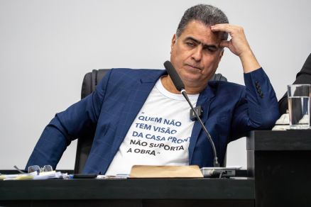 Justiça nega parcelamento e determina que Emanuel pague indenização de R$ 44 mil à vista a Mauro Mendes