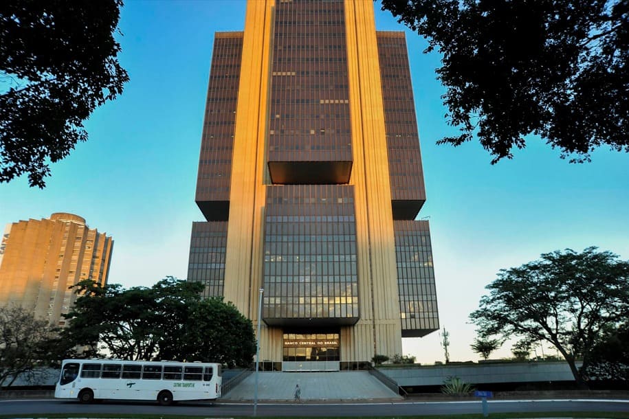 Inflação recua de novo e mercado melhora projeção para 2026