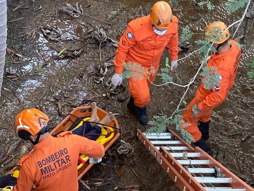 CBM resgata homem após queda de aproximadamente quatro metros de altura