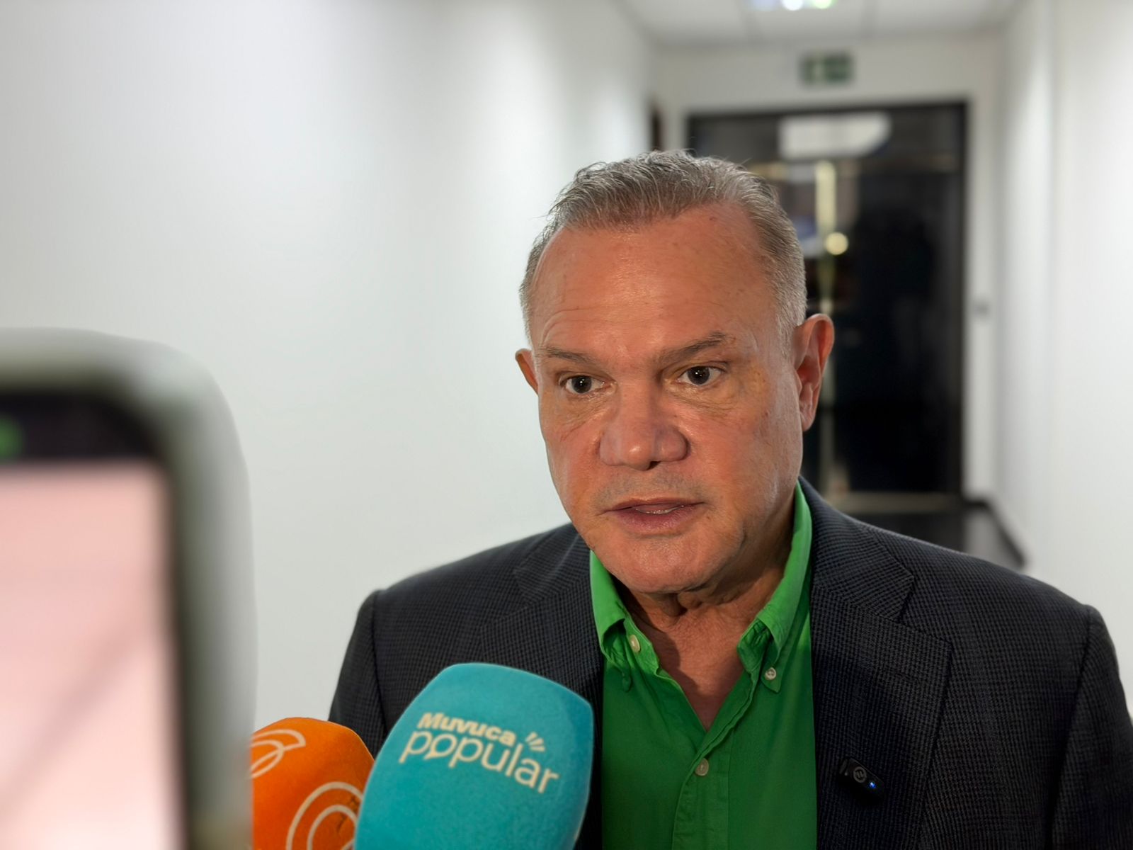 Justiça mantém multas contra Wellington, emissora de rádio e jornalistas por ataques a Pivetta