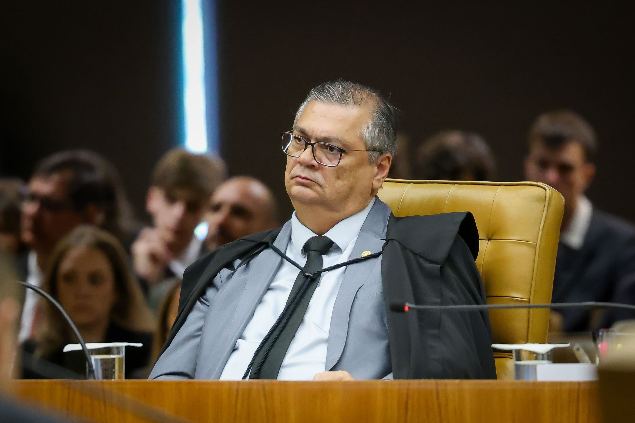 Dino questiona influência dos caciques no Congresso Nacional