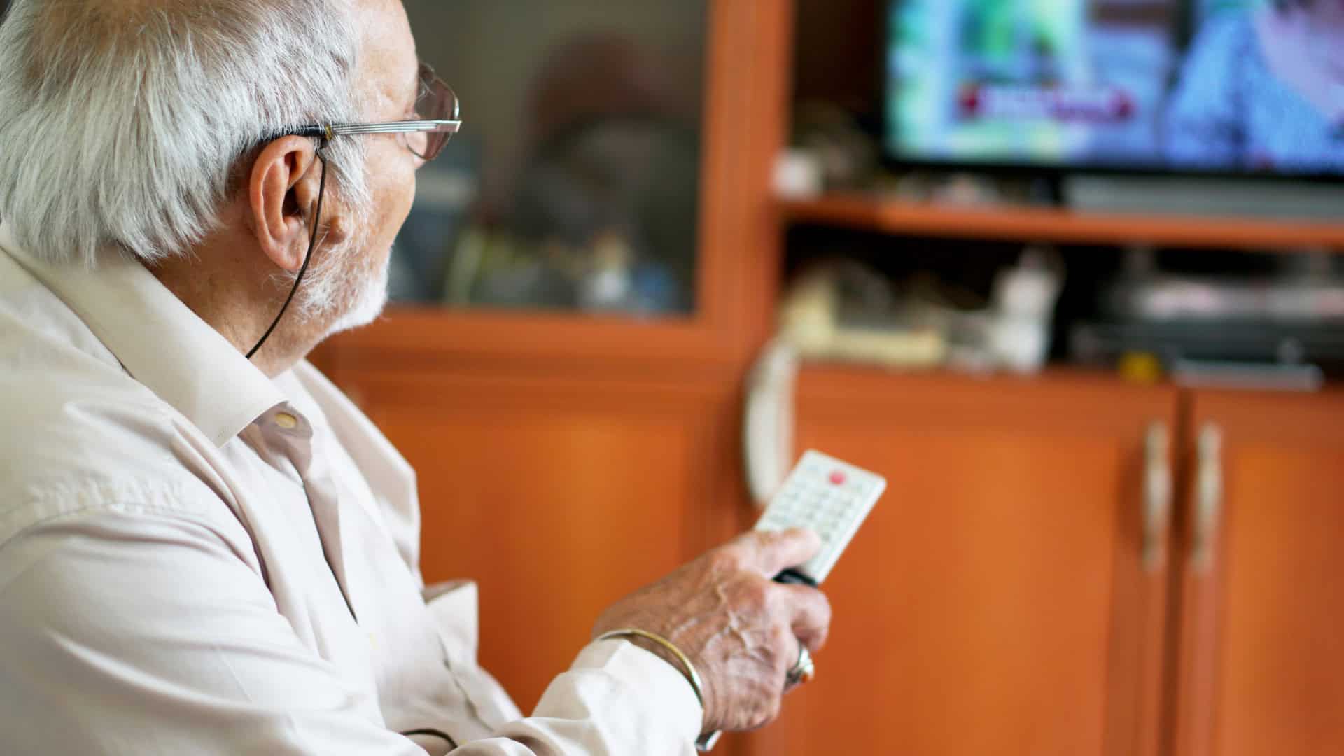 Você sabe o que acontece com o cérebro de quem assiste muita televisão?
