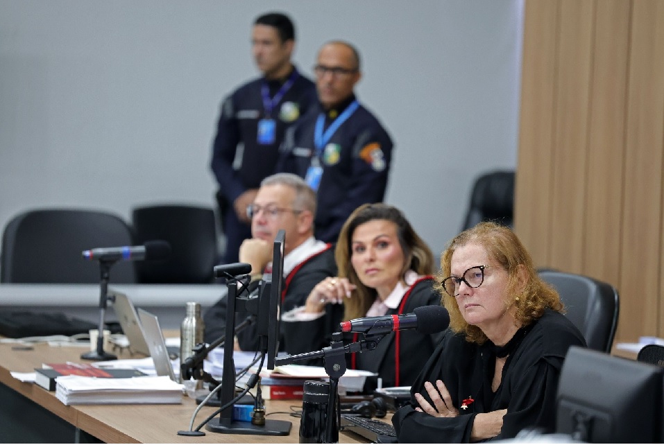 Após defesa abandonar plenário, júri de Carlinhos Bezerra é adiado para 31 de julho