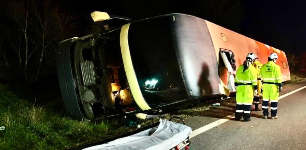 Ônibus com 37 ocupantes tomba e deixa nove feridos em Nova Mutum