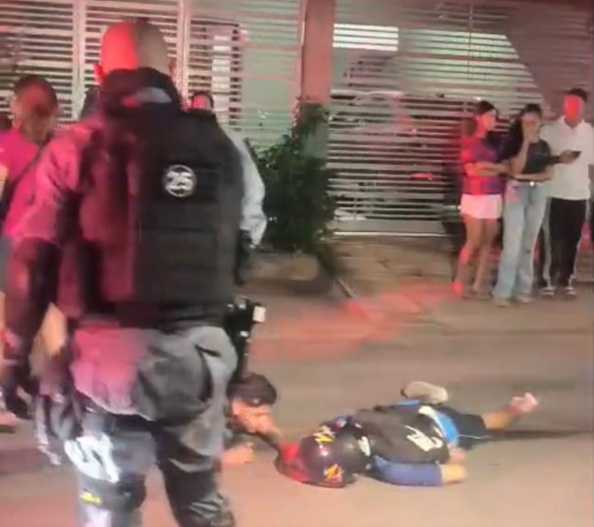 Entrega de celular termina em tentativa de homicídio; policial penal atira três vezes contra motociclista em Cuiabá