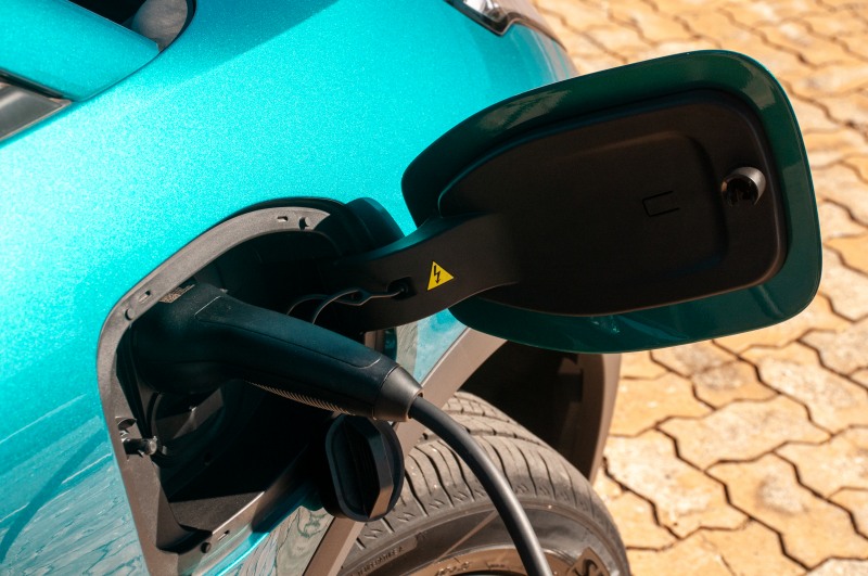 Levantamento aponta que busca por carros elétricos cresce 48% em 2026