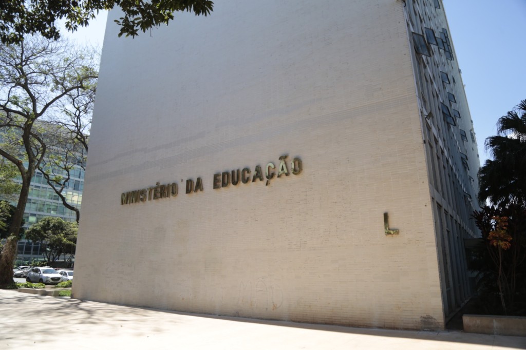 MEC Normas reúne normativos e atos da educação brasileira