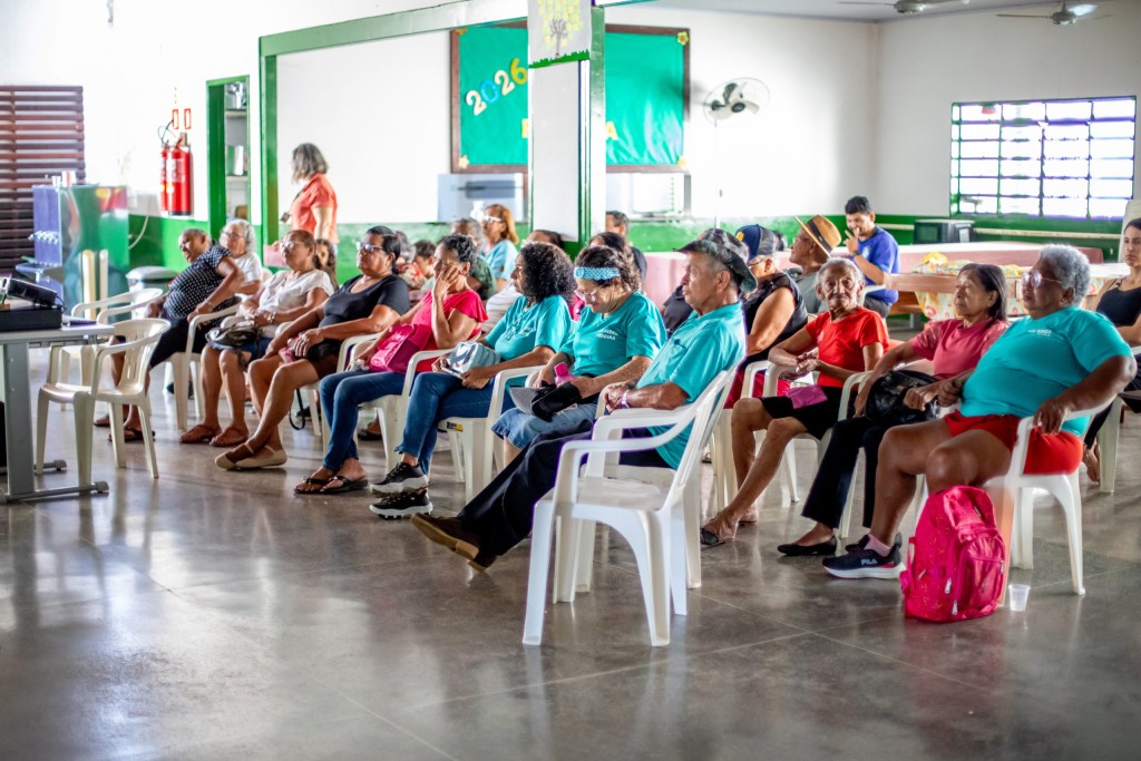 Prefeitura de Cuiabá faz Cine Pipoca e fortalece convivência entre idosos