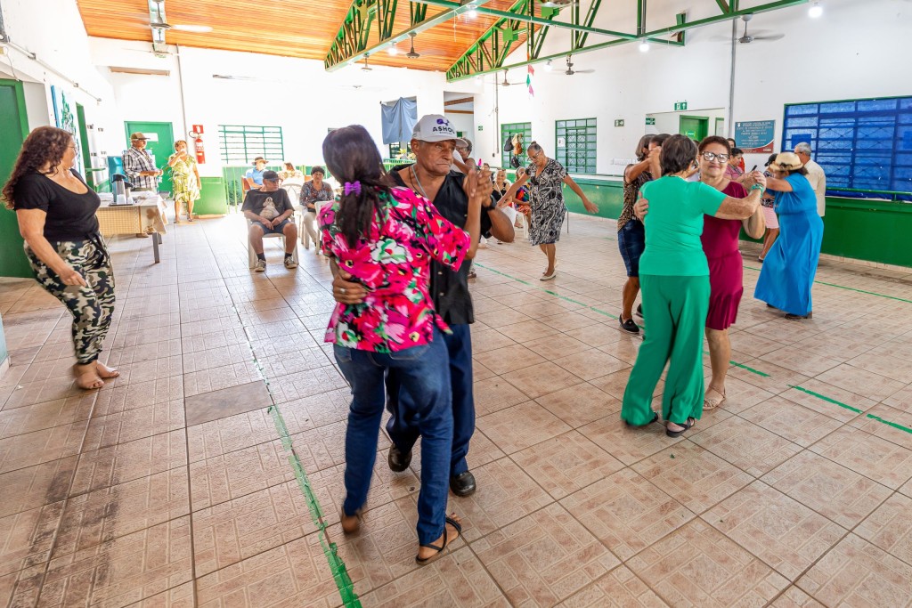 Baile da Melhor Idade promove convivência e valorização da pessoa idosa no CCI Maria Ignês