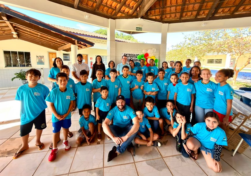 Escola rural de Colíder recebe uniformes, kits de higiene e novos televisores