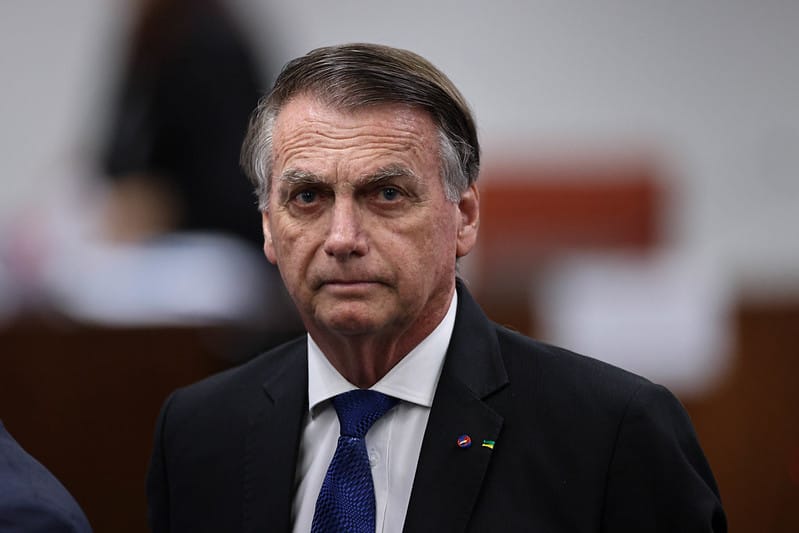 Defesa de Bolsonaro contesta TSE após Lula usar Alvorada como QG de campanha
